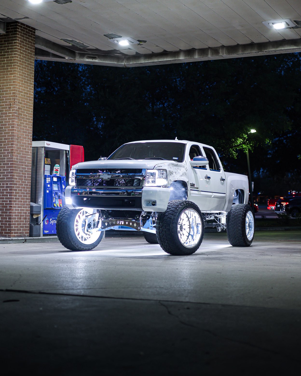Silverado — Station Night